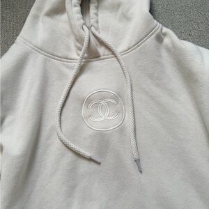 Chanel embroided sweatshirt in an off white color size medium